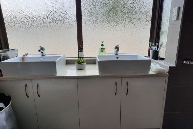 Photo of property in 16 Mirrabooka Avenue, Botany Downs, Auckland, 2010