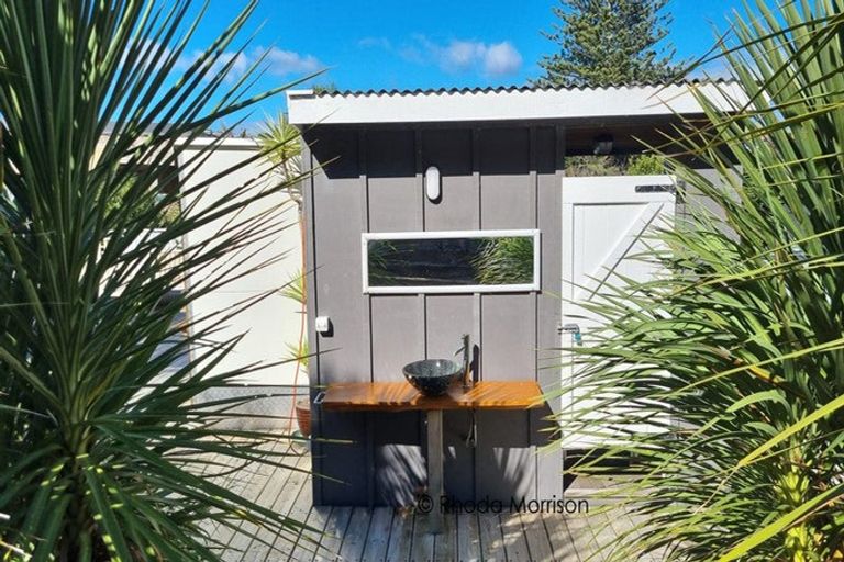 Photo of property in 76 Komiti Road, Tinopai, 0593