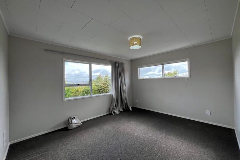 Photo of property in 21 Meadowood Drive, Unsworth Heights, Auckland, 0632