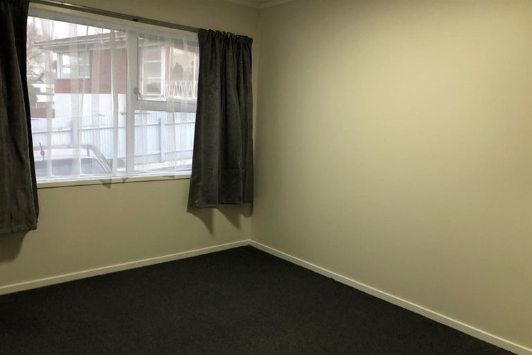 Photo of property in 3/305 Great North Road, Henderson, Auckland, 0612