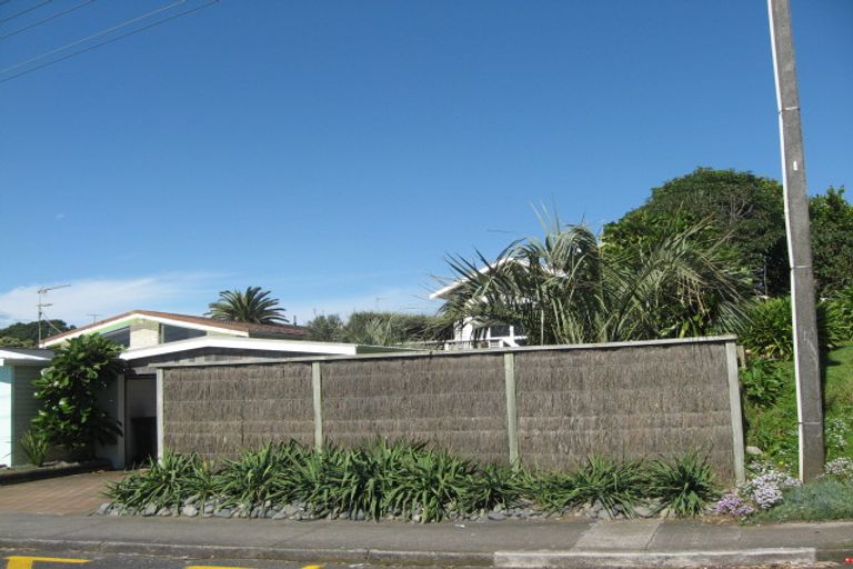 Photo of property in 42 Octavius Place, New Plymouth, 4312