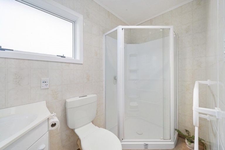 Photo of property in 18 Buckley Grove, Paraparaumu, 5032