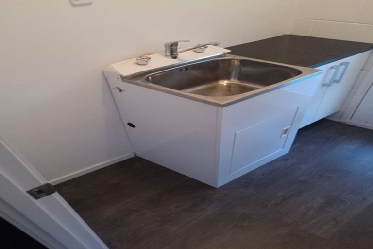 Photo of property in 1/18 Teviot Place, Totara Vale, Auckland, 0629