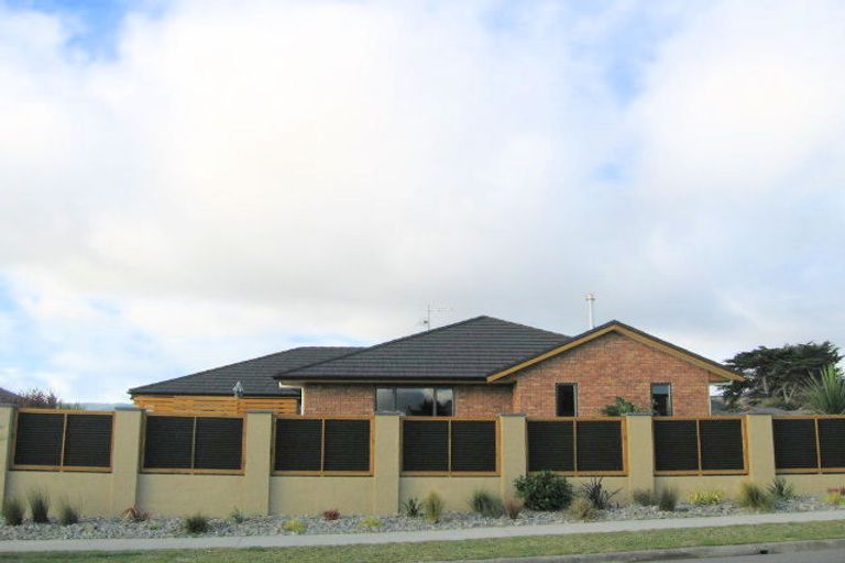 Photo of property in 21 Quadrant Heights, Paraparaumu, 5032