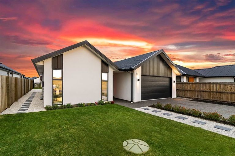 Photo of property in 11 El Patron Lane, Halswell, Christchurch, 8025