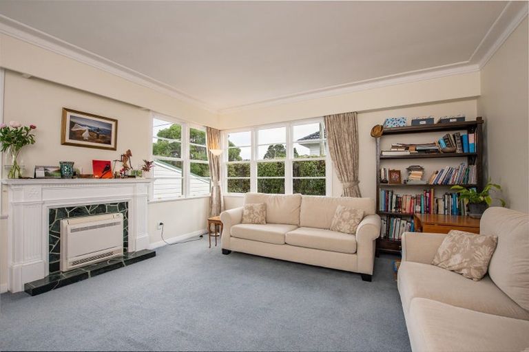 Photo of property in 17 Izard Road, Khandallah, Wellington, 6035