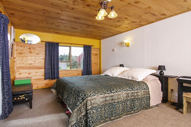 Photo of property in 23 Wirihana Road, Titirangi, Auckland, 0604