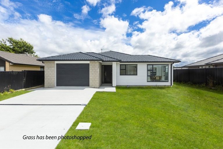 Photo of property in 8 Passchendaele Grove, Trentham, Upper Hutt, 5018