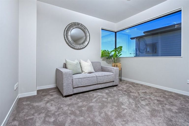 Photo of property in 24 Windlass Street, Long Bay, Auckland, 0630