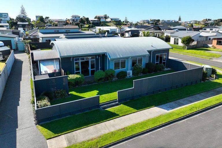 Photo of property in 18 Surfers Avenue, Waihi Beach, 3611