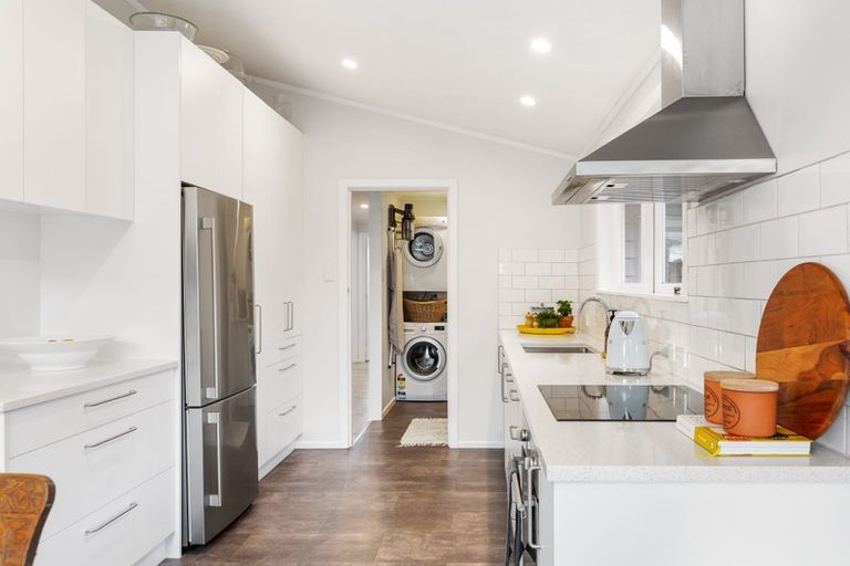 Photo of property in 3 Barberry Lane, Te Atatu Peninsula, Auckland, 0610