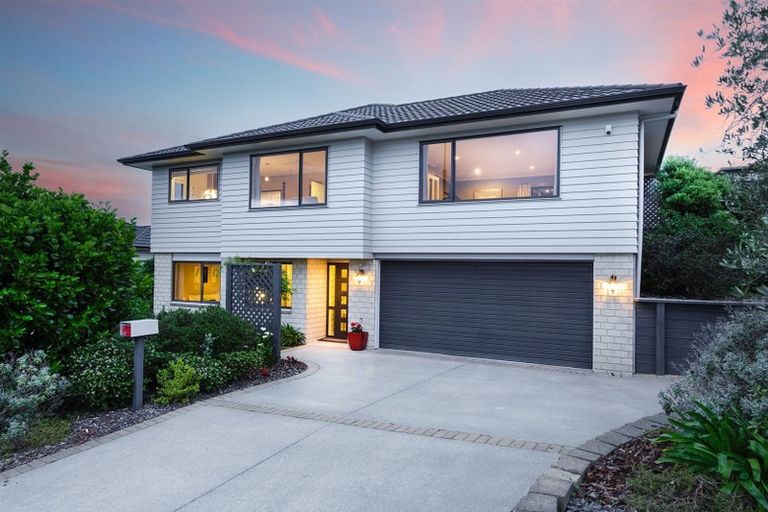 Photo of property in 5 Kahurangi Heights, Aotea, Porirua, 5024