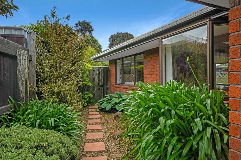 Photo of property in 2/47 Laing Crescent, Heathcote Valley, Christchurch, 8022