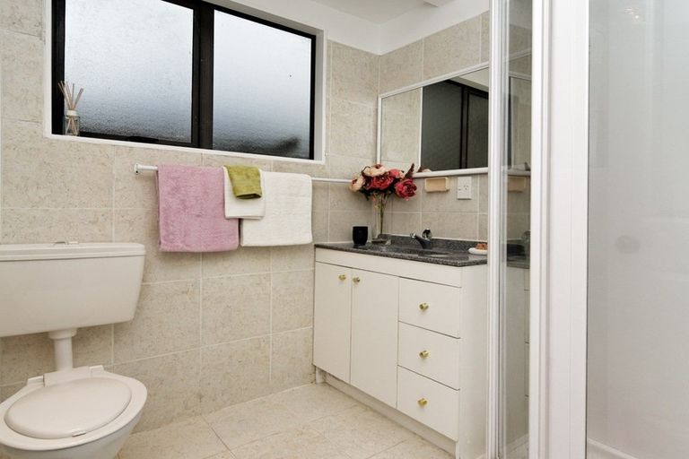 Photo of property in 120a Hutchinson Avenue, New Lynn, Auckland, 0600