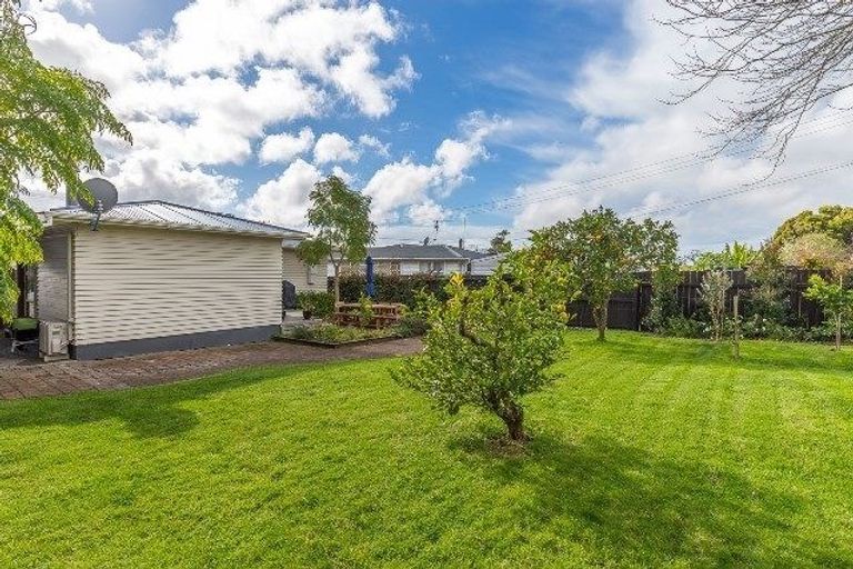 Photo of property in 177 Beach Haven Road, Beach Haven, Auckland, 0626