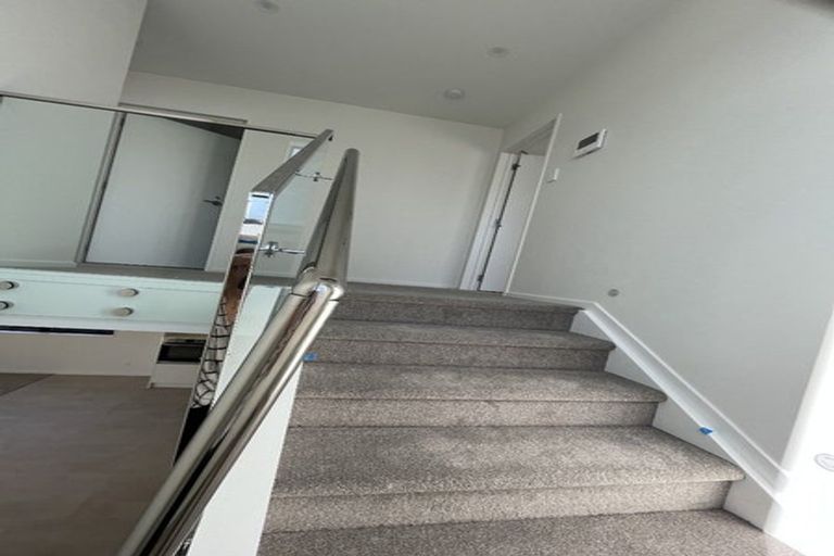 Photo of property in 10/535 Swanson Road, Ranui, Auckland, 0612