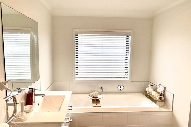 Photo of property in 18 Kahuparere Crescent, Pyes Pa, Tauranga, 3112