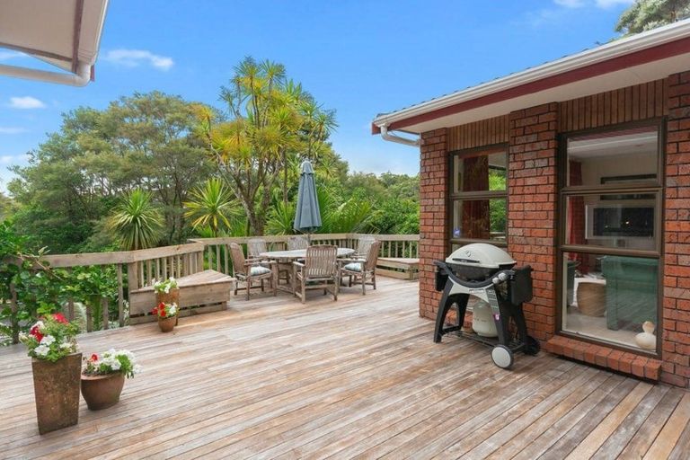 Photo of property in 733 Scenic Drive, Henderson Valley, Auckland, 0612