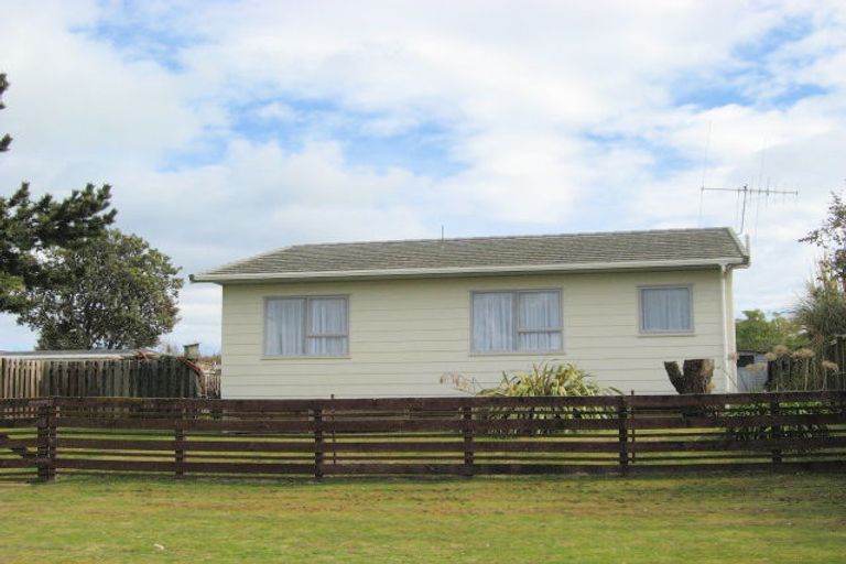 Photo of property in 15 Sarah Street, Waikawa Beach, Manakau, 5573