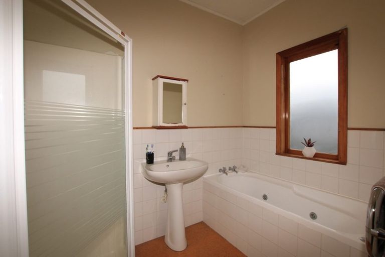 Photo of property in 1/235 Glenfield Road, Hillcrest, Auckland, 0627