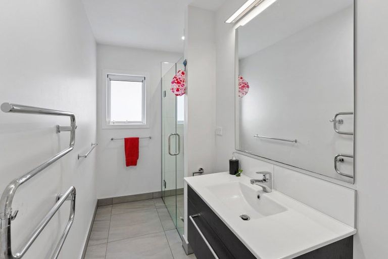 Photo of property in 24 Strathnaver Glen, Waikawa Beach, Levin, 5573