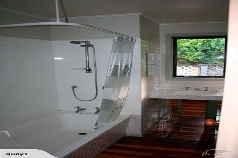 Photo of property in 25 Montreal Grove, Kingston, Wellington, 6021