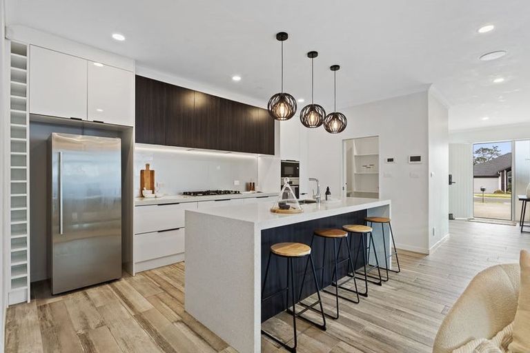 Photo of property in 9 Walter Ruddock Avenue, Kumeu, 0810