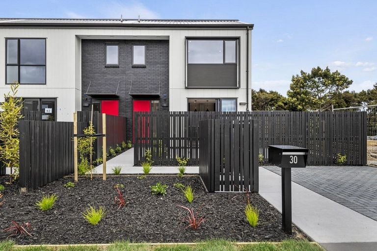 Photo of property in 30 Te Aniwaniwa Terrace, Albany, Auckland, 0632