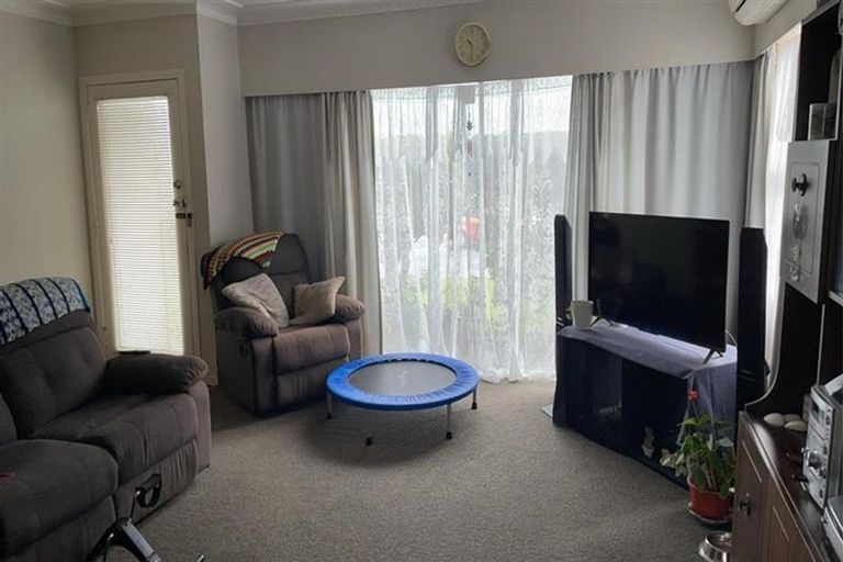 Photo of property in 2/16 Prictor Street, Papakura, 2110
