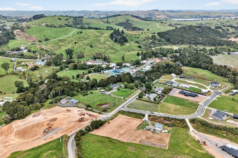 Photo of property in 2 Arahanga Road, Paparoa, 0571