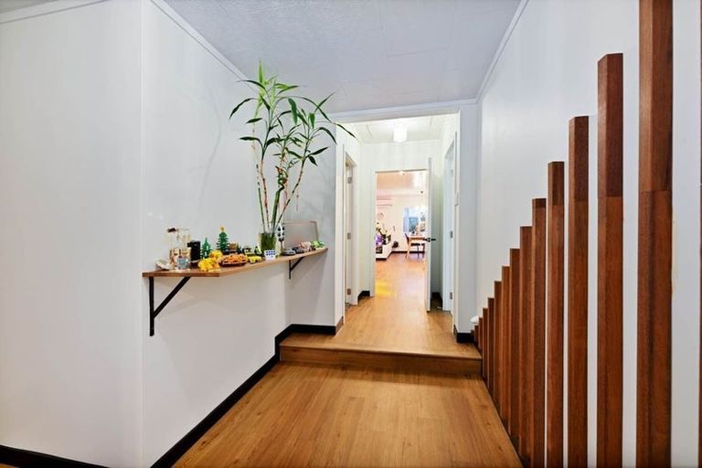 Photo of property in 37 Roberts Road, Te Atatu South, Auckland, 0610