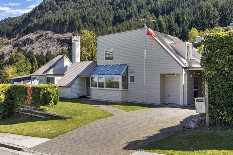 Photo of property in 18 Williams Street, Sunshine Bay, Queenstown, 9300