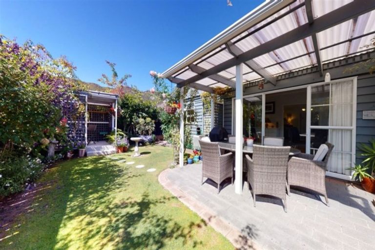 Photo of property in 14a Norton Park Avenue, Fairfield, Lower Hutt, 5011