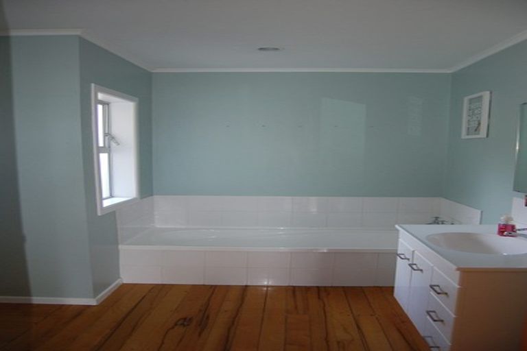 Photo of property in 115 Browns Bay Road, Browns Bay, Auckland, 0630