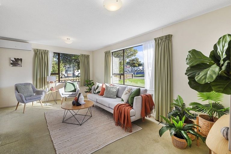 Photo of property in 5/4 Stewart Drive, Newlands, Wellington, 6037