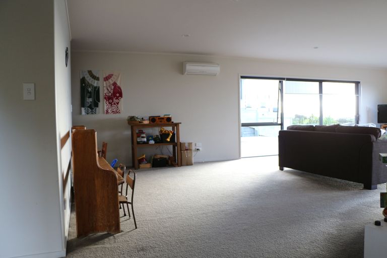 Photo of property in 2 Coachmans Way, Cable Bay, 0420