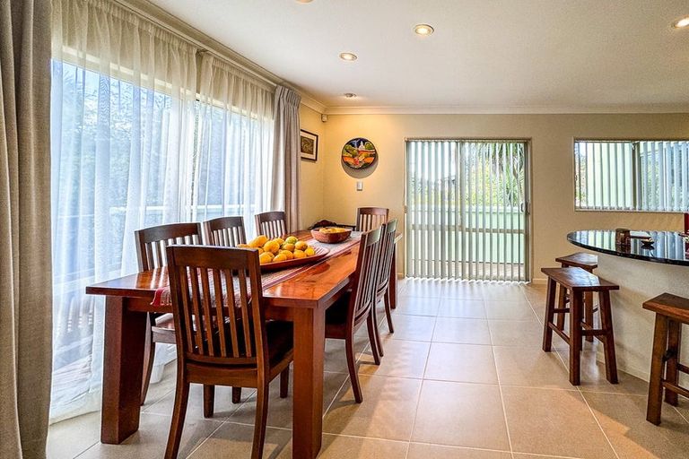 Photo of property in 2/3 Oban Road, Browns Bay, Auckland, 0630