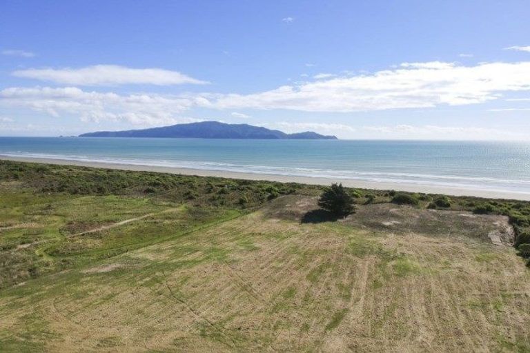 Photo of property in 184 Paetawa Road, Peka Peka, Waikanae, 5391