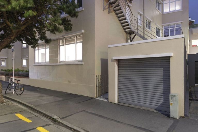 Photo of property in Fountain Court, 16/48 Oriental Parade, Oriental Bay, Wellington, 6011