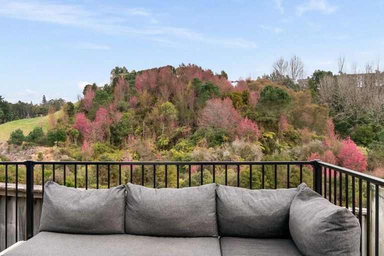 Photo of property in 32 Puhirake Crescent, Pyes Pa, Tauranga, 3112