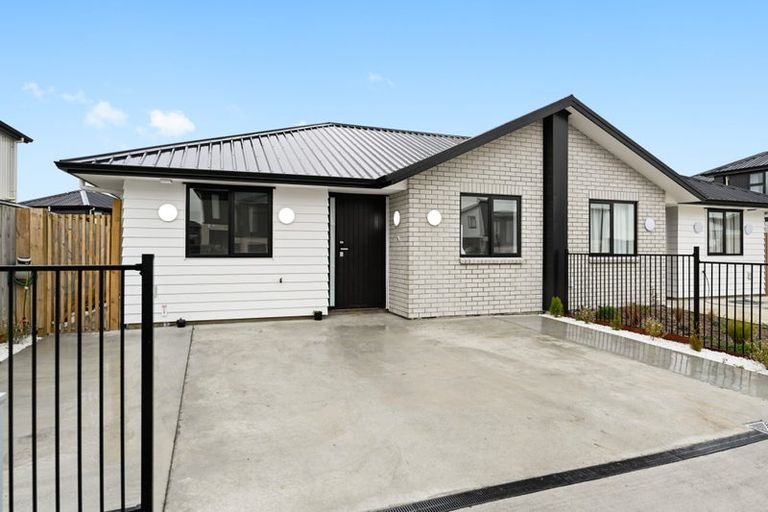 Photo of property in 5/147c Carlisle Road, Northcross, Auckland, 0632