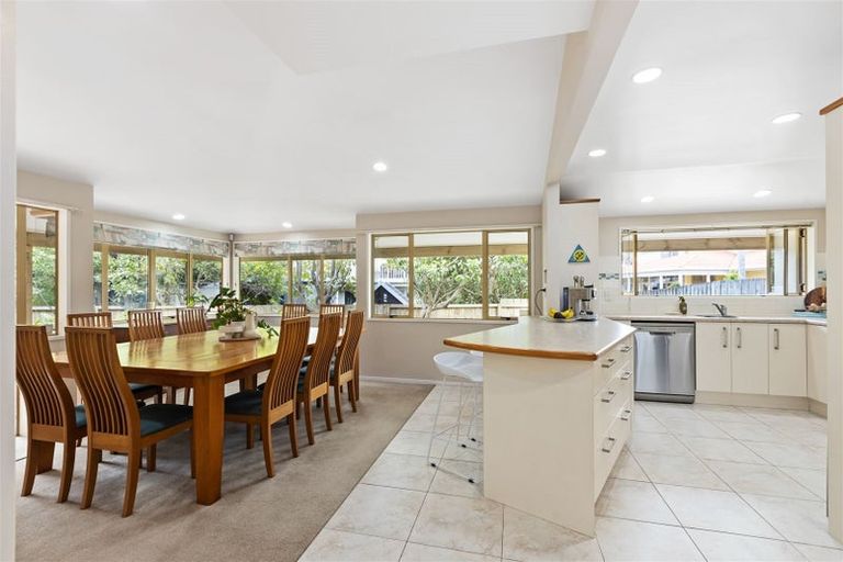 Photo of property in 484 Beach Road, Murrays Bay, Auckland, 0630