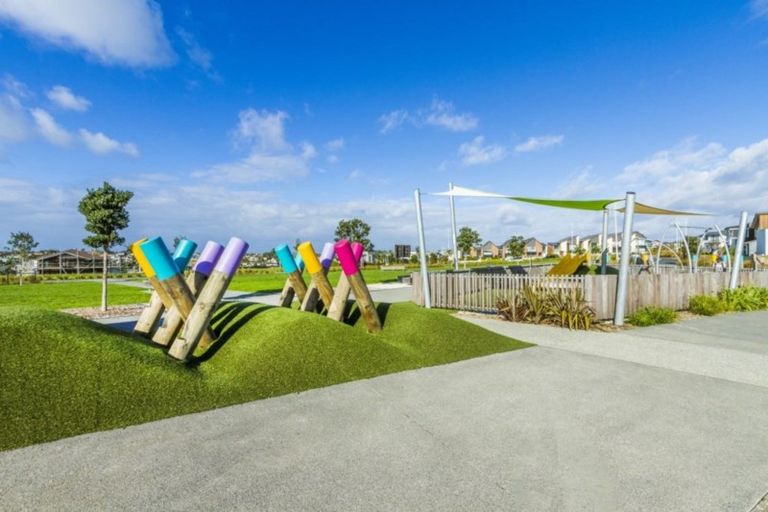 Photo of property in 15b Headland Drive, Long Bay, Auckland, 0630