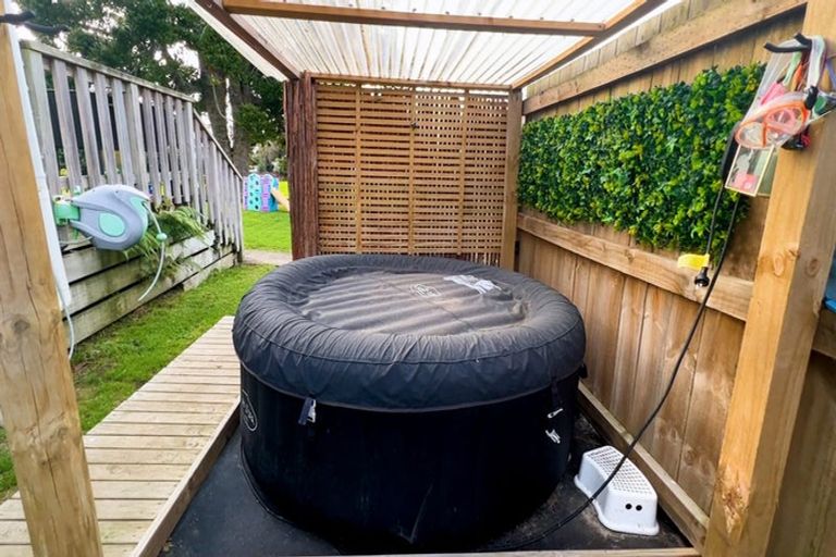 Photo of property in 27 Domain Street, Waiuku, 2123