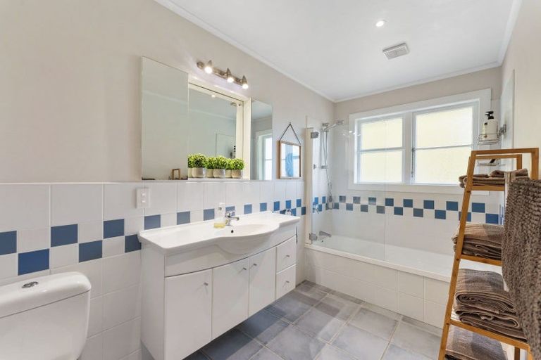 Photo of property in 74a Heretaunga Square, Silverstream, Upper Hutt, 5019