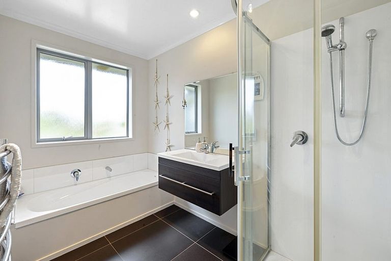 Photo of property in 572 Carrington Road, Hurworth, New Plymouth, 4371