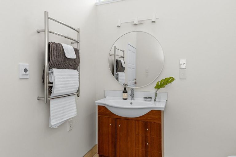 Photo of property in 8 Seapoint Road, Bluff Hill, Napier, 4110