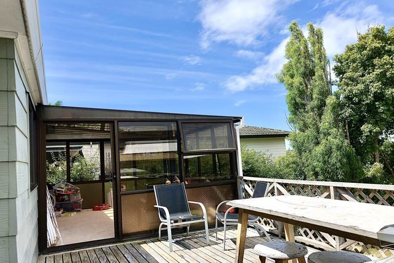 Photo of property in 2/19 Sandgate Avenue, Botany Downs, Auckland, 2010