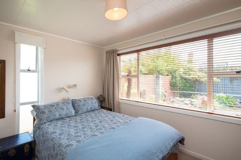 Photo of property in 30 Battersea Place, Roslyn, Palmerston North, 4414