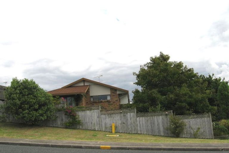 Photo of property in 1/1080 Beach Road, Torbay, Auckland, 0630